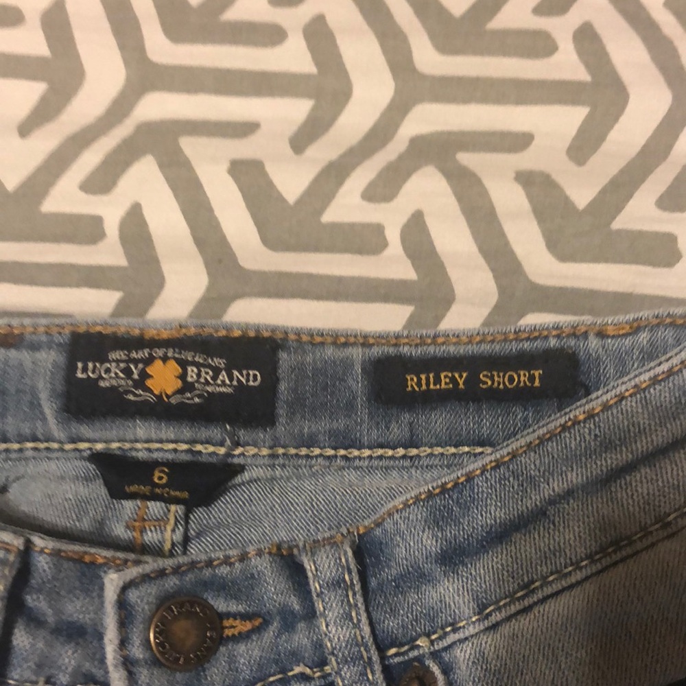 Lucky Brand Riley short - Picture 2 of 3